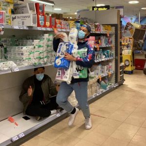 "Prince Charming"-Boys parodieren Klopapier-Hamsterkäufe!