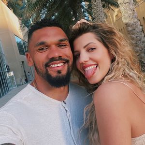 Ständig zusammen: Nerven sich Sarah und Dominic Harrison?