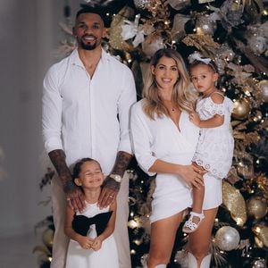 Ganz in Weiß: Die Harrisons senden süße Weihnachtsgrüße!