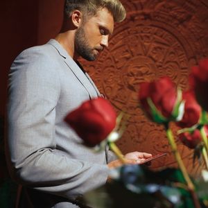 Erzählt er jeder dasselbe? Bachelor Dominik im Gefühlschaos