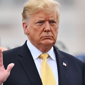 Gel-Horror? US-Präsident Trump überrascht mit neuer Frisur!