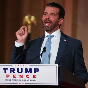 Seine Scheidung läuft noch: Trump Jr. datet Ex-Dessous-Model