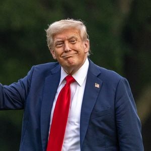 Wird Donald Trumps "Schamhaar-Skizze" bald veröffentlicht?