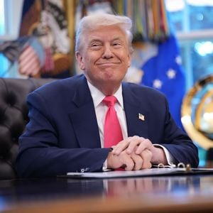 So gratulierten Trump & Co. einst Epstein zum Geburtstag