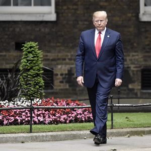 Queen erzürnt: Hat Donald Trump etwa ihren Rasen zerstört?