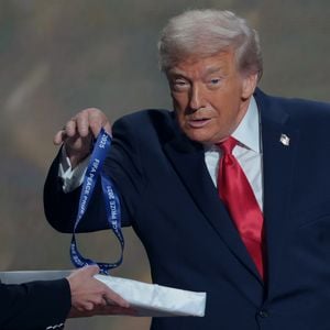 Donald Trumps bizarrer Weihnachtsgruß thematisiert Epstein