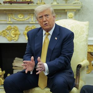 Das steckt hinter Donald Trumps geschwollenen Knöcheln