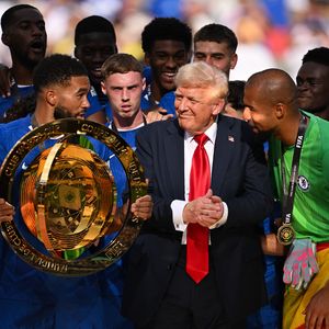 Nanu: Donald Trump drängt sich auf Siegerfoto des FC Chelsea