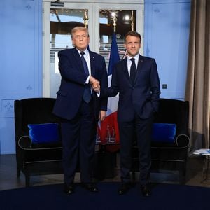 Donald Trumps lasches G7-Händeschütteln sorgt für Aufsehen