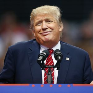"Two and a Half Men"-Star: "Lip Sync"-Performance als Trump
