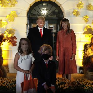 Skurril? Donald Trump und Melania geben Halloween-Party