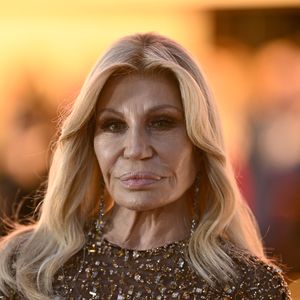 Donatella Versace verwirrt Fans mit stark bearbeiteten Fotos