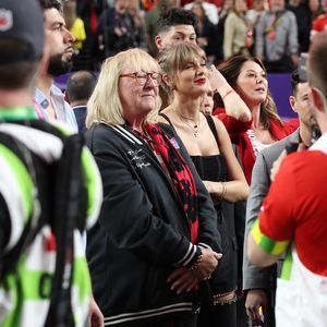 Taylor Swift hielt Händchen mit Travis Kelces Mama Donna!