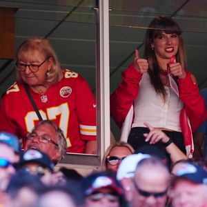 Travis' Mama Donna äußert sich zur Romanze mit Taylor Swift!