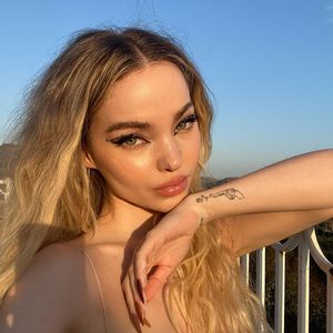 Nach Coming-out: Dove Cameron zelebriert ersten Pride-Monat