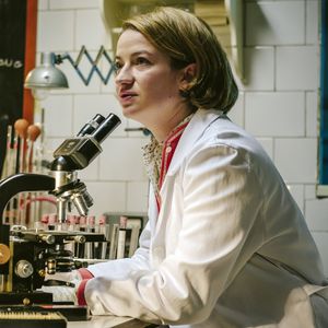 "Charité": Wie viel Nina Gummich steckt in Dr. Ella Wendt?