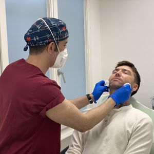 Beim Beauty-Doc: Michael Overdick lässt Jawline aufspritzen