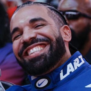 Drake schenkt einem Paar bei Konzert Hochzeitsreise und Geld