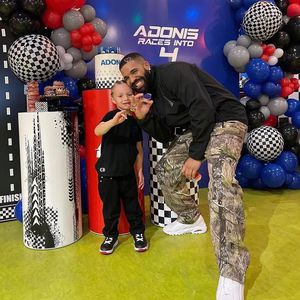 Zum Geburtstag: Drake teilt seltenes Foto mit Sohn Adonis
