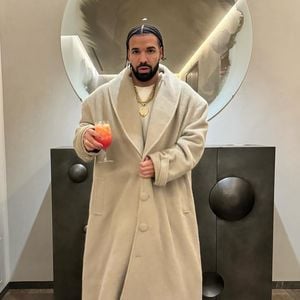 "Fast gestorben": Drake schimpft über deutsches Mundwasser