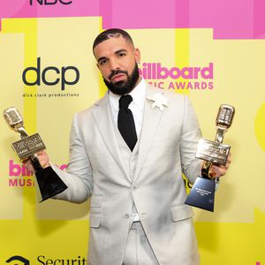 Wegen Corona-Infektion: Rapper Drake wuchsen weniger Haare