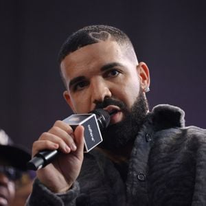 Tödlicher Unfall nach Konzert: Drake ehrt verstorbene Fans!
