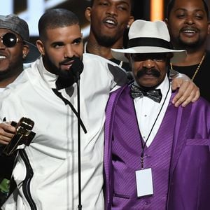 Drakes Vater Dennis klärt auf: Krebs ist Vergangenheit