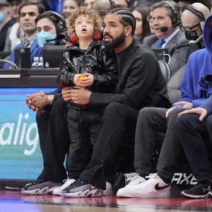 Süße Bilder: Drake und Sohn Adonis fiebern bei NBA-Spiel mit