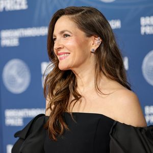 Typveränderung? Drew Barrymore strahlt mit silbergrauem Haar