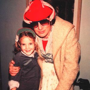 Drew Barrymore zum B-Day von Hollywood-Legenden überrascht!