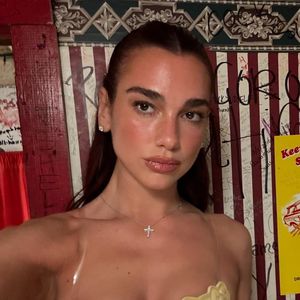 Dua Lipa meldet sich mit trauriger Konzertabsage bei Fans