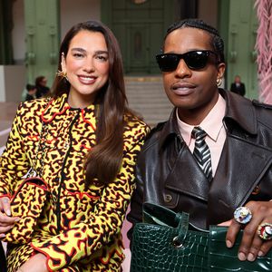 In Chanel: Diese Stars glänzen auf der Pariser Fashion Week