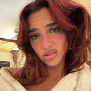 Die Fans feiern Dua Lipa für betrunkene Silvester-Selfies!