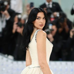 Musikproduzent verklagt Dua Lipa auf 1,8 Millionen Euro!