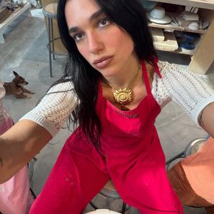 Dua Lipa feiert den Sommer 2026 mit einem neuen Hobby