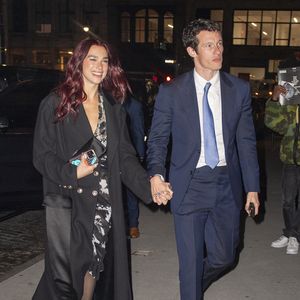 Dua Lipa strahlt Hand in Hand mit ihrem Freund Callum Turner