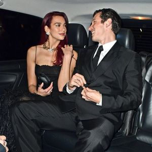 Laut Insider: Dua Lipa und Callum Turner sollen verlobt sein