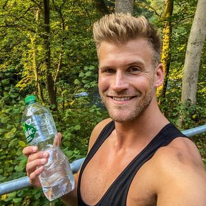 Schüchtern? "M.O.M"-Dustin zögert den Kuss mit Nina hinaus