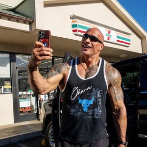 Jahrzehnte später: Dwayne Johnson bügelt Jugendsünde aus