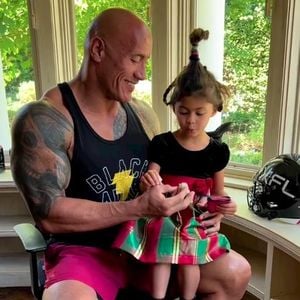 Dwayne Johnsons Elf-on-the-Shelf-Streich sorgt für Chaos