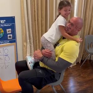 Filzer im Gesicht: The Rock wird zur Leinwand seiner Tochter