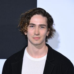 Fans fragen sich: Wie alt ist "You"-Hottie Dylan Arnold?