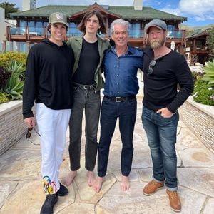 Superselten! Pierce Brosnan teilt Familienfoto mit Söhnen