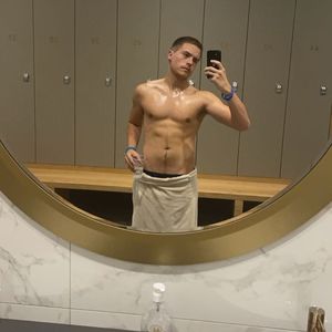 Transformation: Dylan Sprouse zeigt seinen heißen Körper!