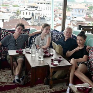 Catherine Zeta-Jones teilt Familien-Pic mit Michael und Kids