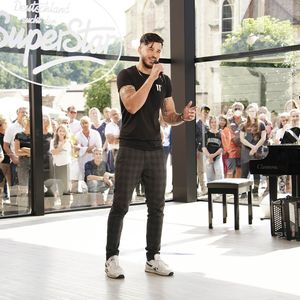 Frech? Dieser DSDS-Kandidat flirtet mit Jurorin Ilse DeLange
