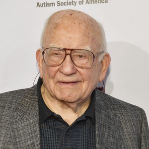 "Dead to Me"-Darsteller Ed Asner mit 91 Jahren gestorben