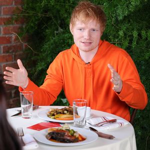 Ed Sheeran errichtete private Kneipe auf seinem Grundstück