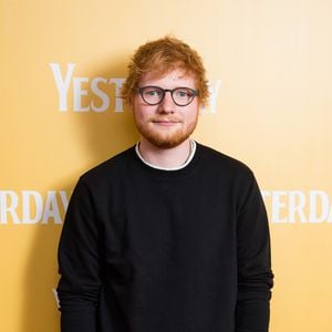 Von wegen Romantiker! Ed Sheeran liest GoT-Buch bei Date