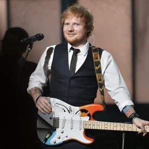 Intimer Pub-Gig: Ed Sheeran spielt auf Mini-Tisch